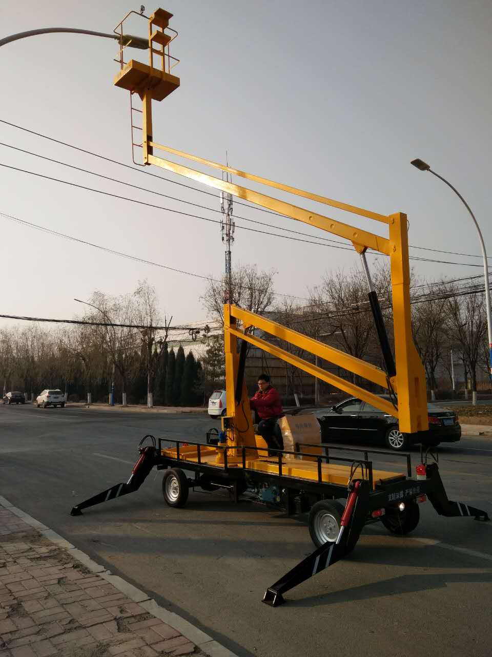 曲臂式升降機(jī) 曲臂式升降機(jī)